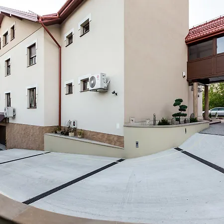 Krzyski 3*
