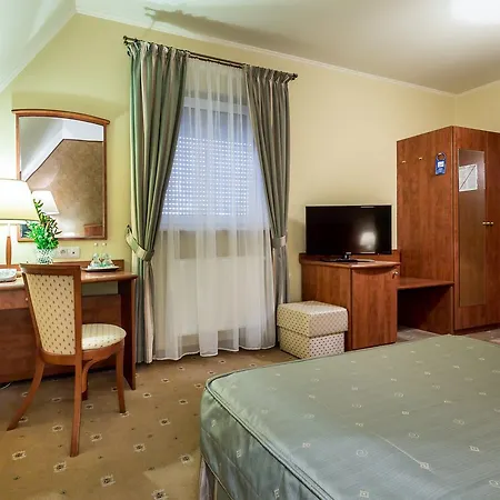 Krzyski Hotel 3*